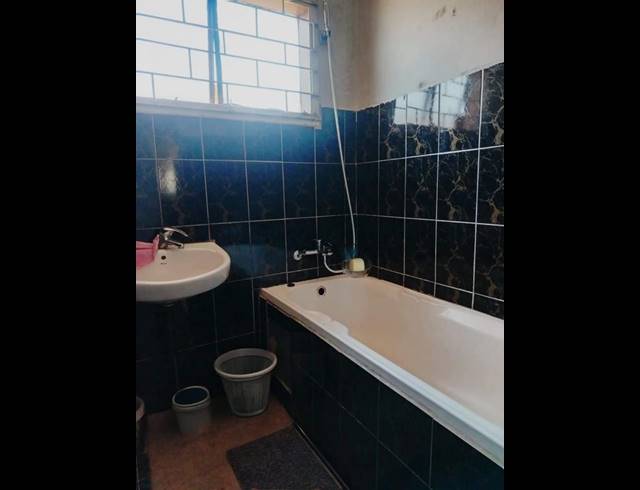 2 BEDROOM HOUSE FOR SALE IN LENASIA SOUTH